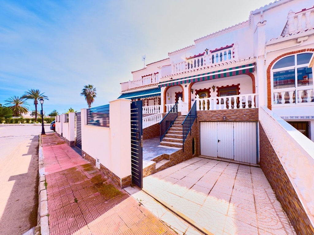 [350] Casa adosada en Urb. Torrealmendros, Torrevieja